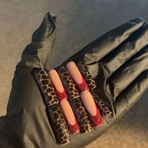 Elegant Press-On Nails with Leopard and Red Design